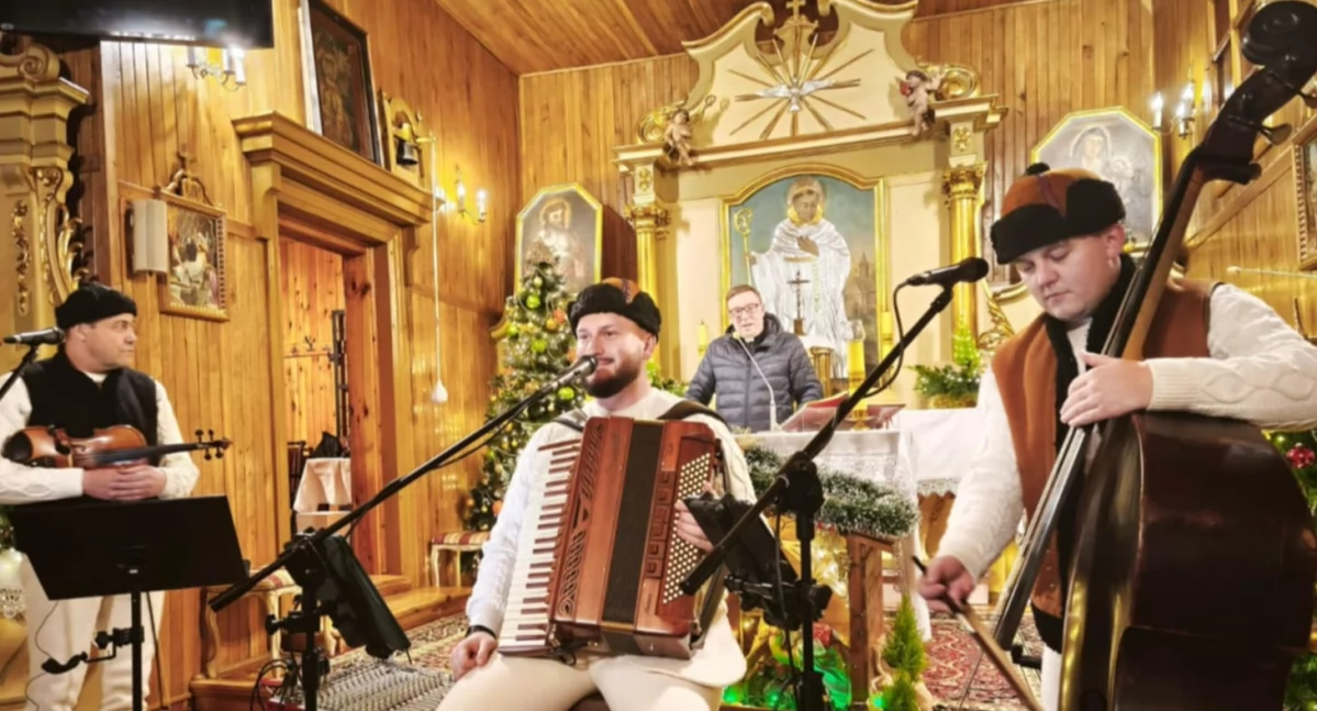 Koncert kolęd w Bugaju Zakrzewskim. Wystąpiła kapela góralska Beskidzcy Zbóje