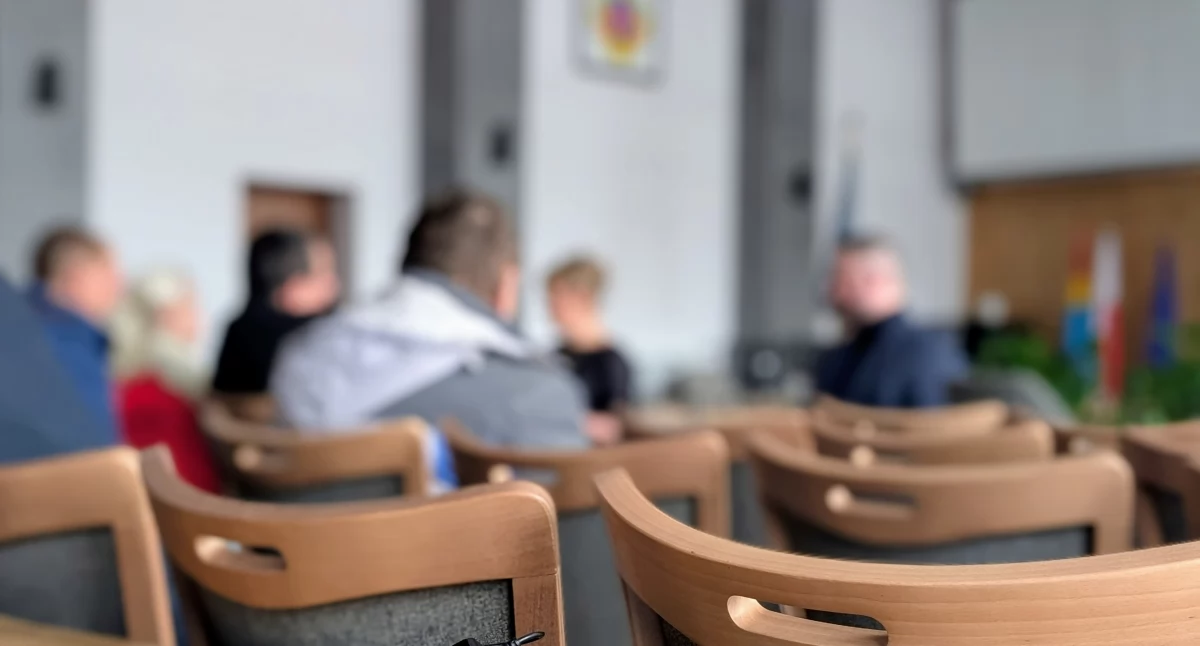 Bezdomni po taniości. Kontrowersyjny przetarg w Radomsku: „Samorządy nie widzą człowieka, tylko pieniądze