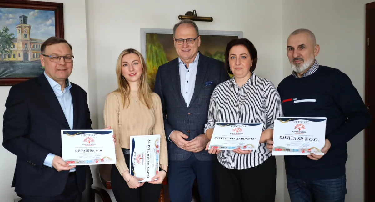 Urząd miasta: Cztery kolejne firmy przystąpiły do OKS. Seniorzy mogą liczyć na zniżki i bonusy