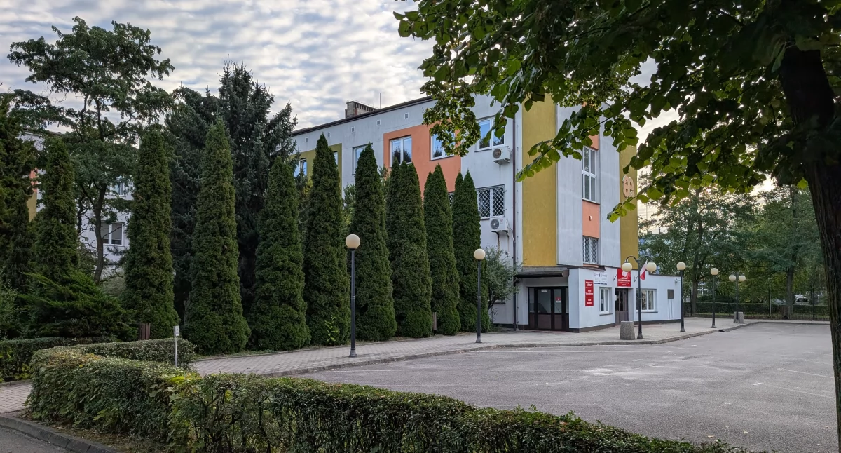 Przemoc w Elektryku: funkcjonariusze założyli mu kajdanki i wyprowadzili z klasy. Zatrzymanych może być więcej