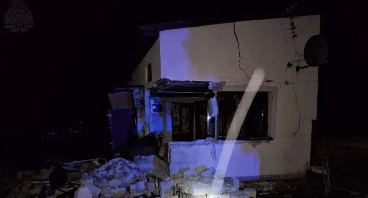 Wybuch gazu w domu w Lipowczycach w gminie Kodrąb. Poparzona została 88-letnia kobieta