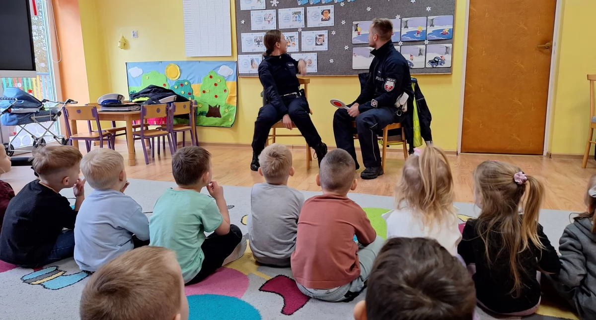 Policjanci w przedszkolu w Dobryszycach: - Takie spotkania lubimy najbardziej