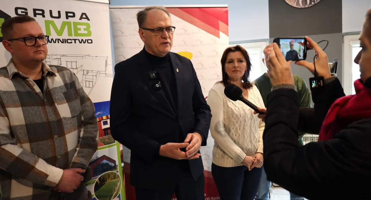 Prezydent Jarosław Ferenc: - Radomsko stawia na sport. Rusza budowa trybuny na stadionie przy Brzeźnickiej