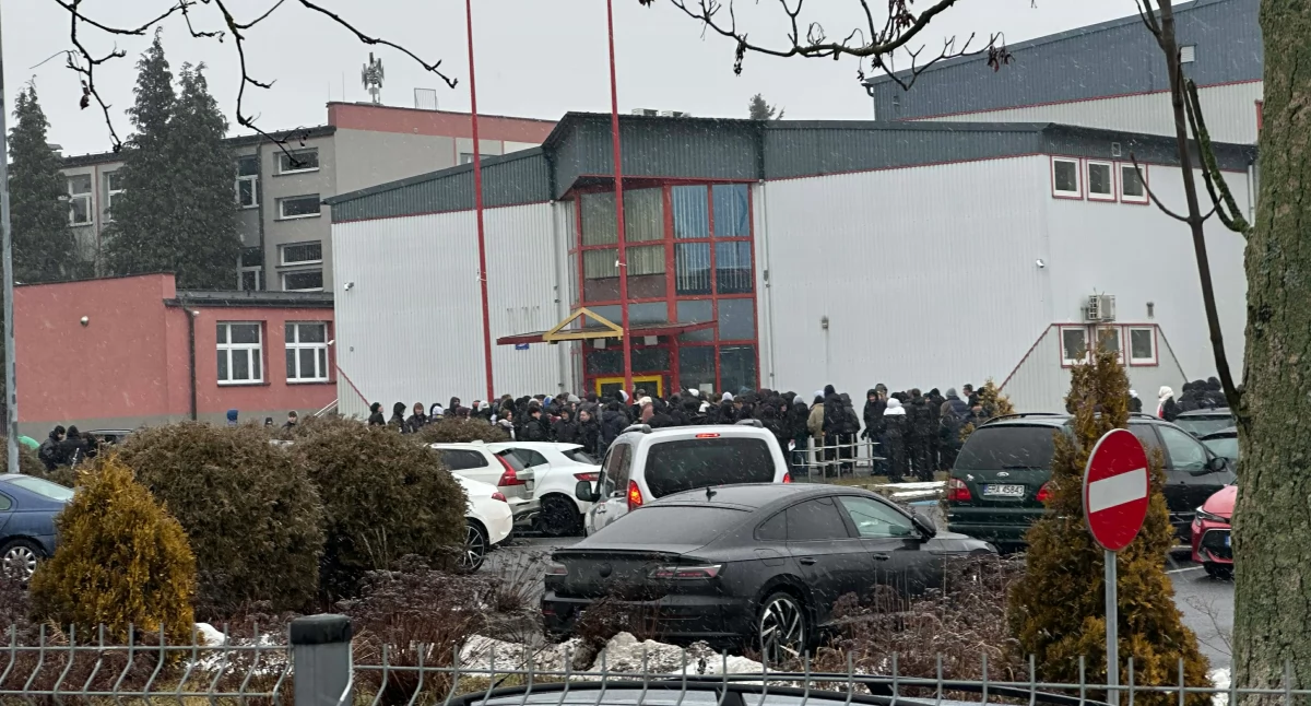 Tłumy fanów rapera Quebonafide na meczu jego drużyny w Radomsku