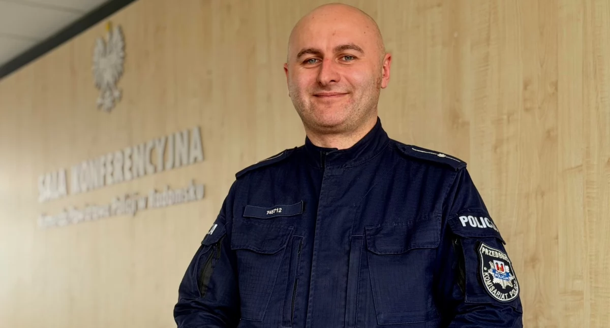 Poznaj swojego dzielnicowego. Młodszy aspirant Marcin Bernacki służbę pełni w gminie Wielgomłyny
