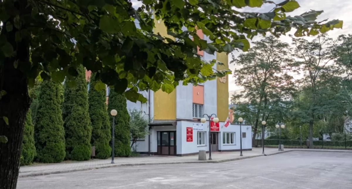 Starostwo podało średnie zarobki nauczycieli w 2025 roku. Początkujący 6672 zł, dyplomowany 10.000 zł