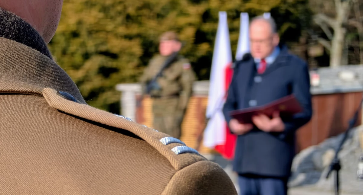 [ZDJĘCIA] Narodowy Dzień Pamięci Żołnierzy Wyklętych. Przemówienia i kwiaty pod pomnikiem KWP