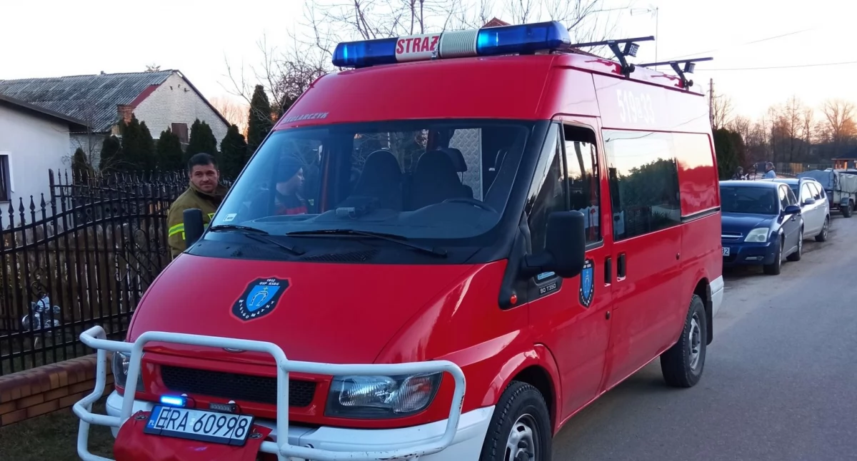 50-latka doznała urazu głowy. Nie było wolnej karetki, pojechali strażacy