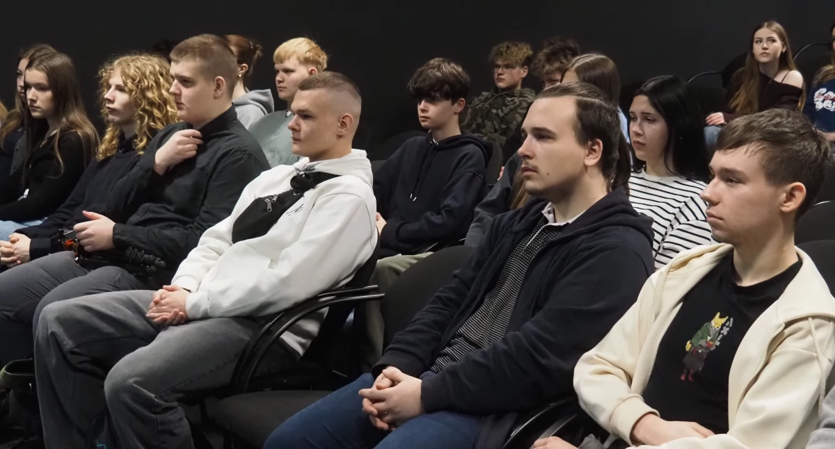[ZDJĘCIA] XVIII Dni Kina wystartowały.  Młodzi odkrywają tajniki kina pod okiem ekspertów