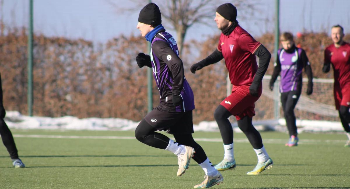 Trener Szulc: Drużyna w sparingach kreuje sporo klarownych sytuacji do zdobywania bramek