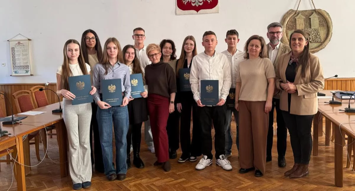 Młodzi radni zaczynają pracę. Pierwsza sesja Młodzieżowej Rady Miejskiej w Przedborzu