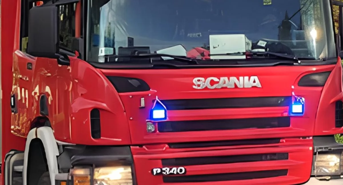 Ktoś podpalił domek letniskowy w Krzętowie. Na miejsce wysłano cztery zastępy straży
