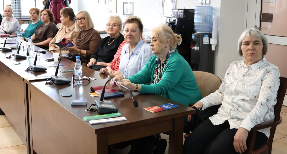 Seniorzy poznają swoje prawa. Kiedy mogę coś zwrócić, kiedy odstąpić od umowy, a kiedy reklamować?