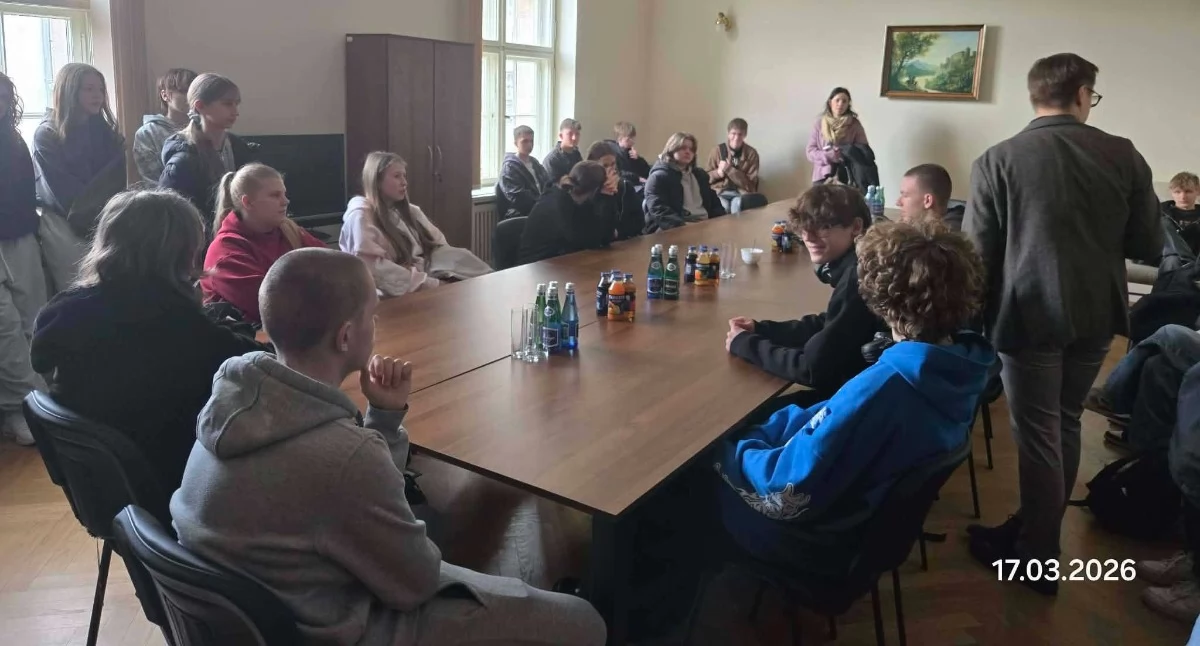 Młodzież Ekonomika odkrywa tajniki samorządu podczas wizyty w Sejmiku Wojewódzkim w Łodzi