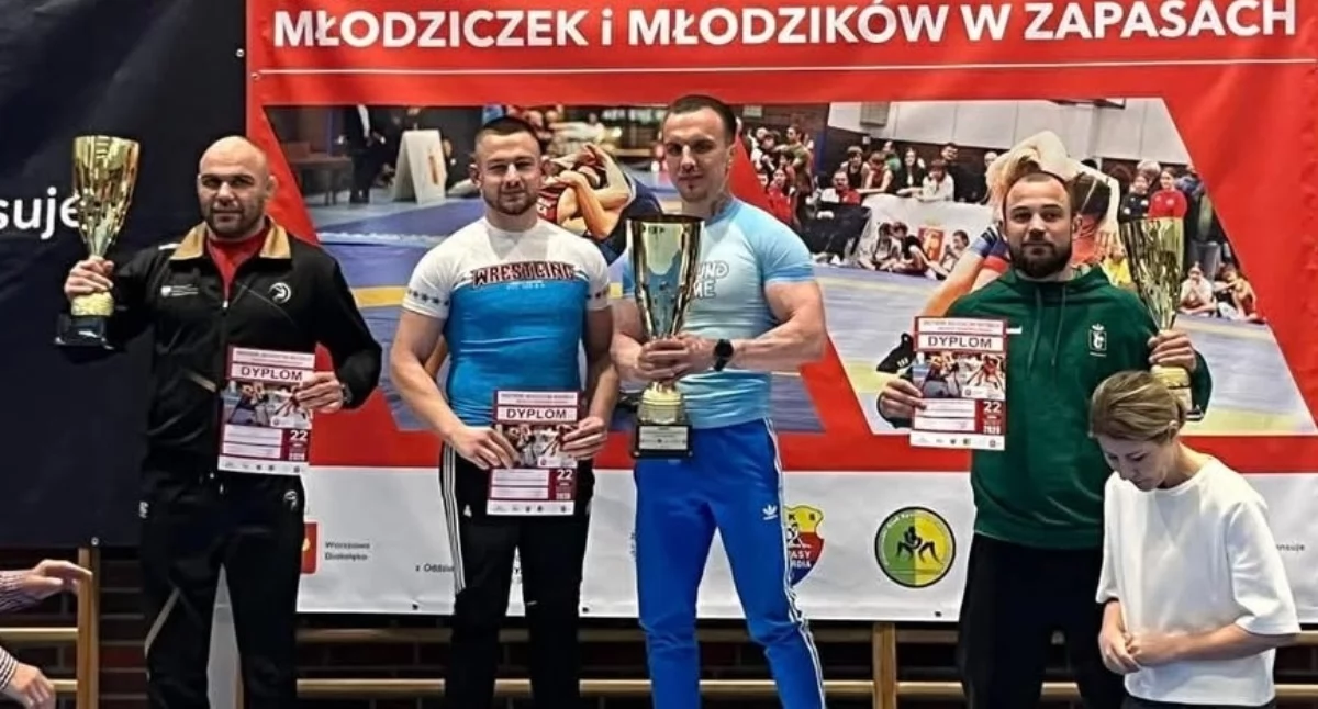 Zawodnicy ZKS-u najlepsi na turnieju zapaśniczym w Białołęce. Trener Łapiński: -  Pokazali determinację i zaangażowanie 