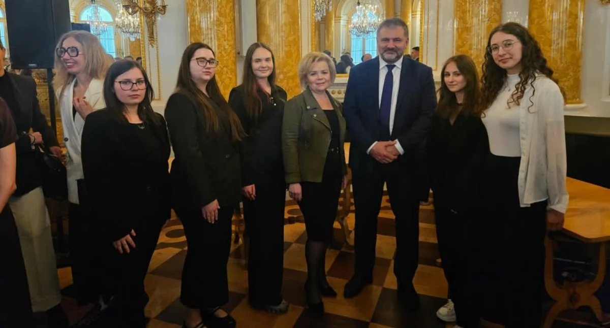 Obiektyw obywatelski. Uczennice Ekonomika wyróżnione za swój film. Gratulował im minister sprawiedliwości