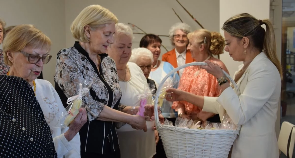 Wielkanocne spotkanie w Dziennym Domu „Senior”. Zasiedli przy świątecznym stole
