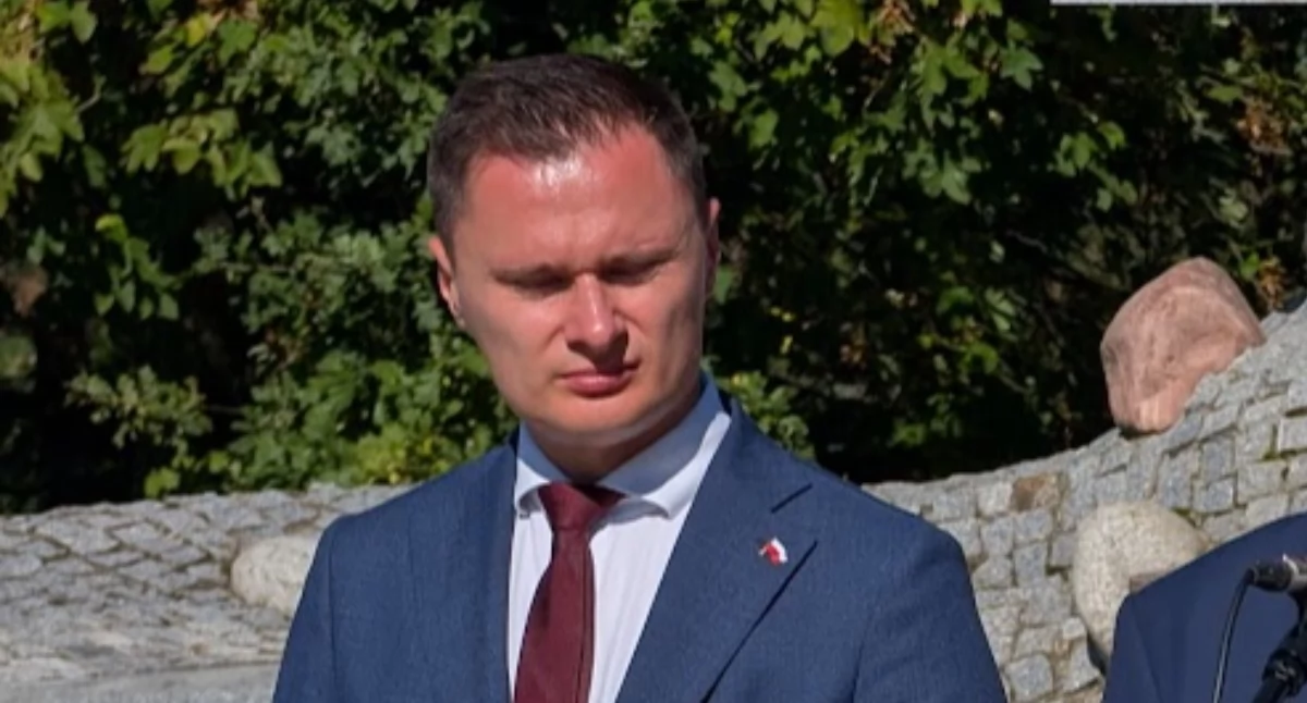 Miara upadku: Jakim trzeba być masochistą, by ośmieszać się na oczach milionów Polaków? [Nowak komentuje]