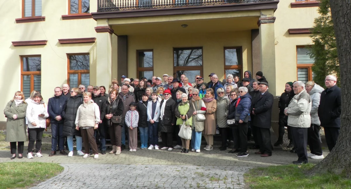 60 samochodów i 100 osób w historyczno-patriotycznym rajdzie Auto Classic XVI po Gminie Gidle