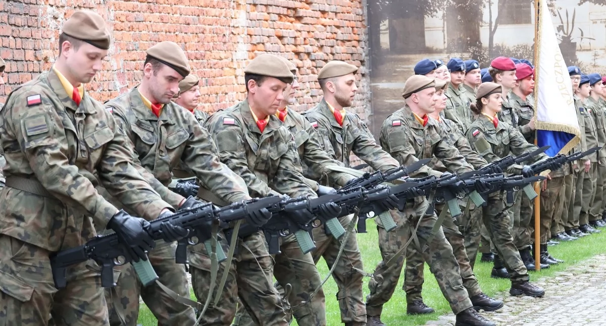 [ZDJĘCIA] 9. Łódzka Brygada Obrony Terytorialnej świętowała w Radomsku. Był apel pamięci i salwa honorowa