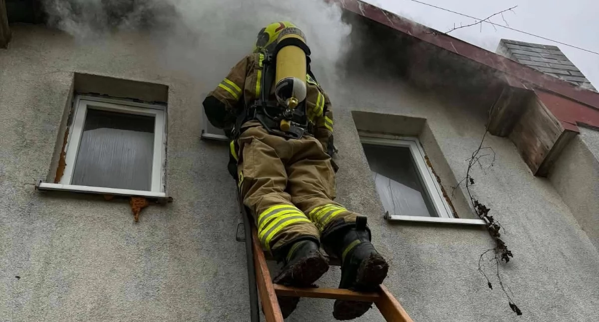 Pożar domu letniskowego w Żytnie. Akcja gaśnicza trwała kilka godzin