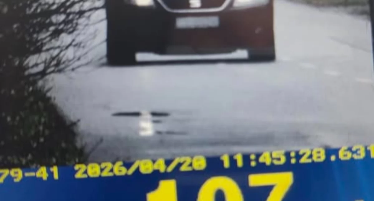 74-latek pędził Seatem ponad 100 km/h w terenie zabudowanym. Stracił prawo jazdy na trzy miesiące