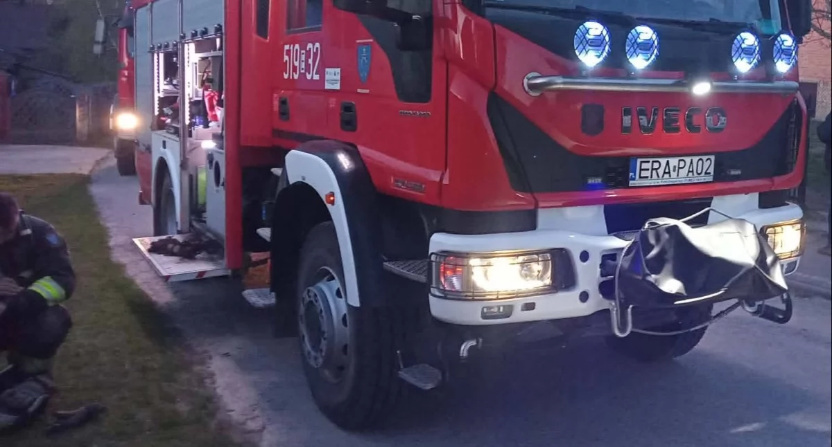 Po pożarze komina pękła ściana w domu. Strażacy zalecają, żeby na razie nie palić w piecu