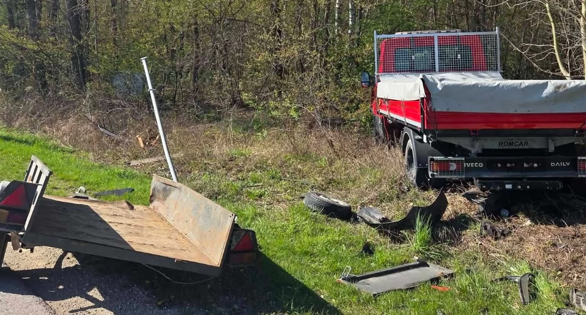 Kierowca Volkswagena nie zatrzymał się przed znakiem STOP. Wjechał wprost pod Iveco