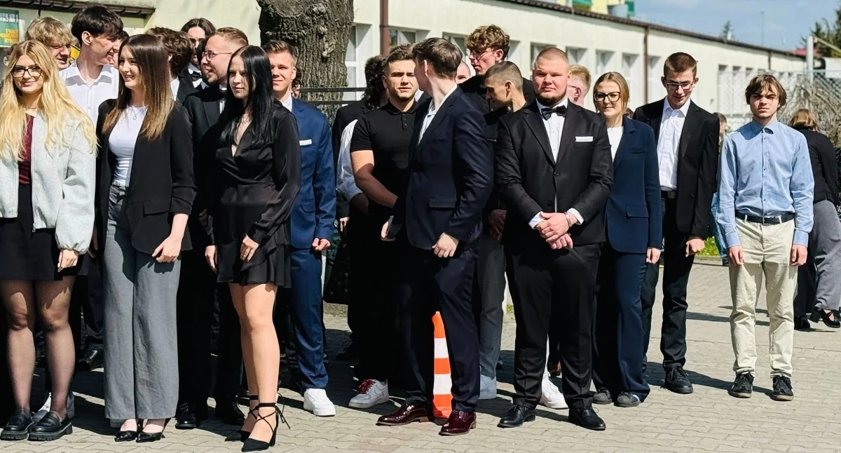 [ZDJĘCIA] Pożegnanie maturzystów w Mechaniku. Były podziękowania i wspomnienia minionych lat