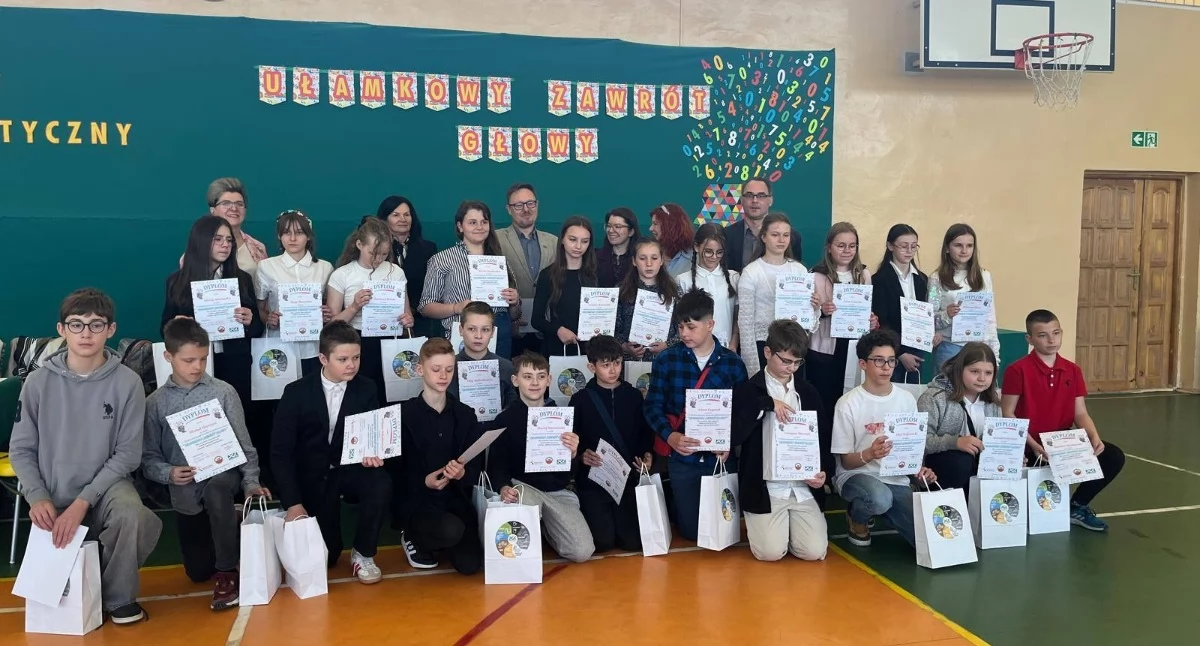 Uczniowie klas piątych naszego powiatu rywalizowali w konkursie matematycznym