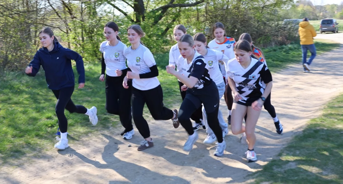 Uczniowie z Radomska i powiatu uczcili rocznicę uchwalenia Konstytucji 3 Maja na sportowo