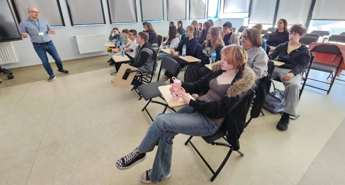 Uczniowie „Czwórki” w świecie ratowników. Szpital otworzył przed nimi drzwi