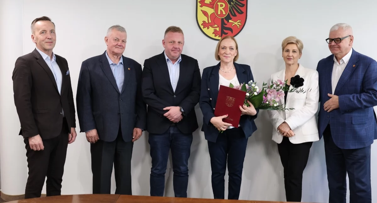 Renata Kozieł wciąż dyrektorką ZSP w Przedborzu. Właśnie odebrała stosowny dokument