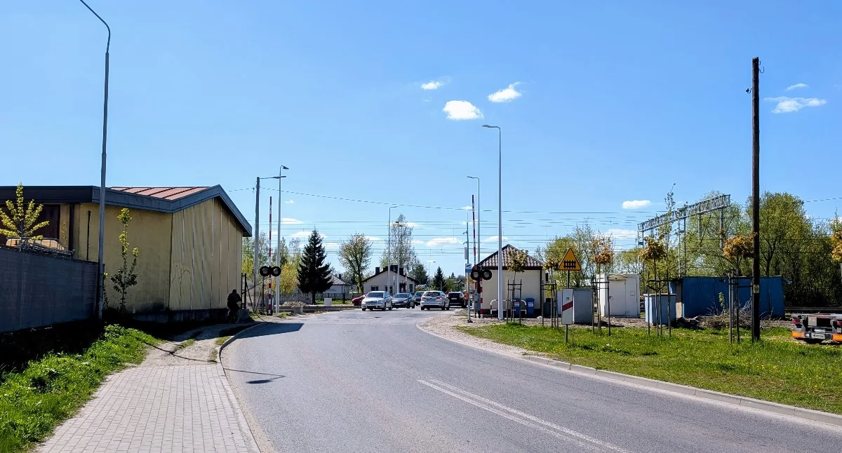 Kolejny przejazd w Radomsku zamknięty. PKP remontuje tory