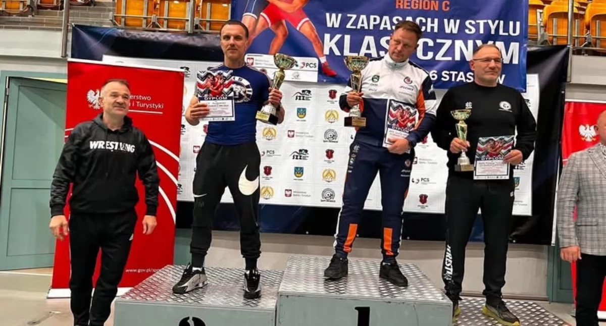 Zapaśnicy ZKS-u Radomsko na drugim stopniu podium Międzywojewódzkich Mistrzostw Młodzików w Staszowie