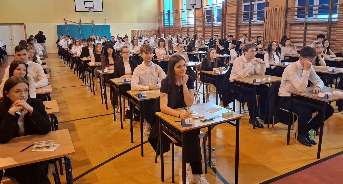 System nagradza egzaminy. Dlatego znamy angielski w piśmie, ale nie w mowie [Rozmowa]