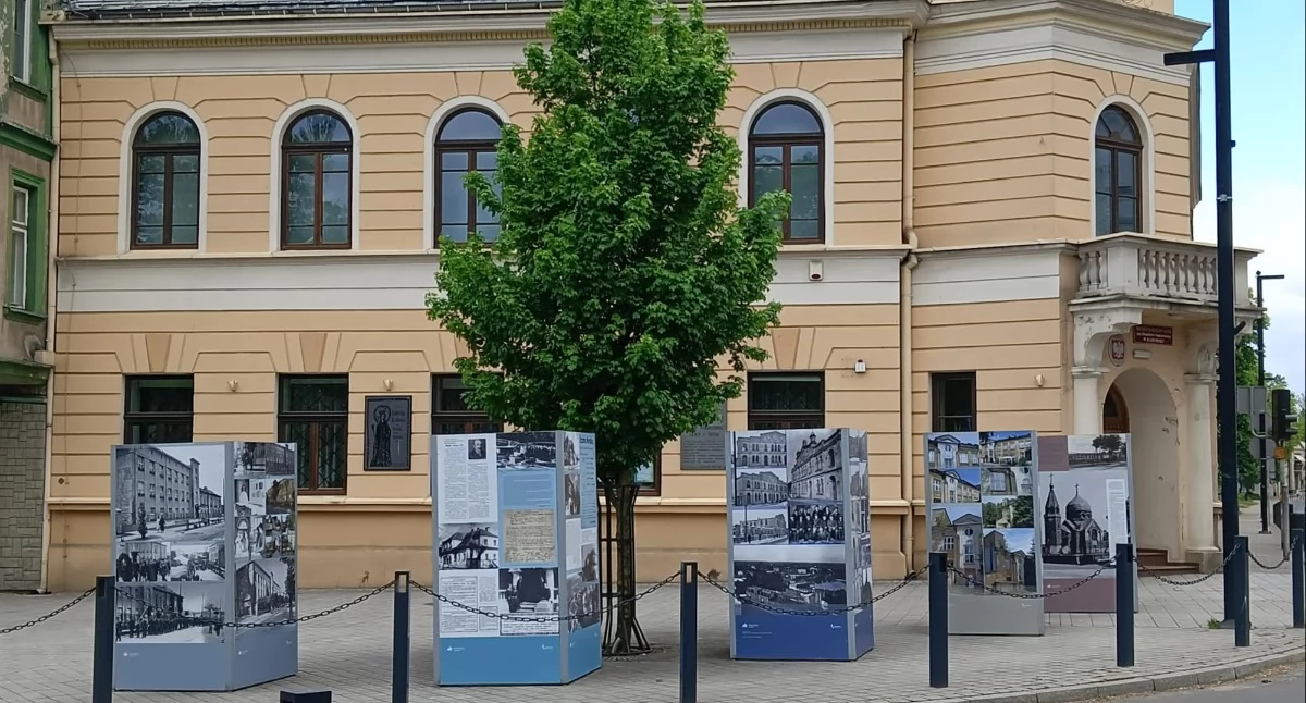 Nowa plenerowa wystawa przed muzeum. O budynkach, których już nie zobaczymy