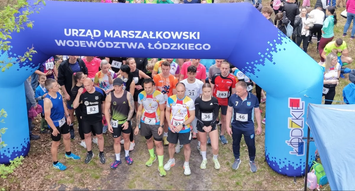 Bieg i Spacer dla Pszczół w Gomunicach. Biegano, spacerowano i chodzono z kijkami