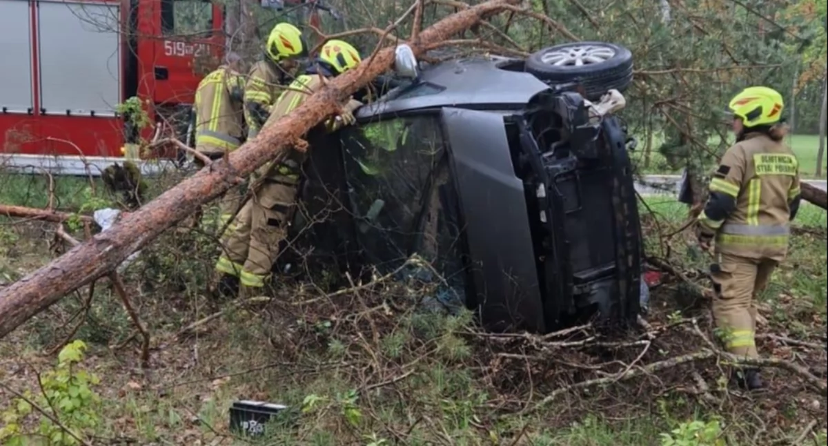 Pijany 47-latek za kierownicą Volkswagena. Mężczyzna wjechał do rowu. Wkrótce stanie przed sądem