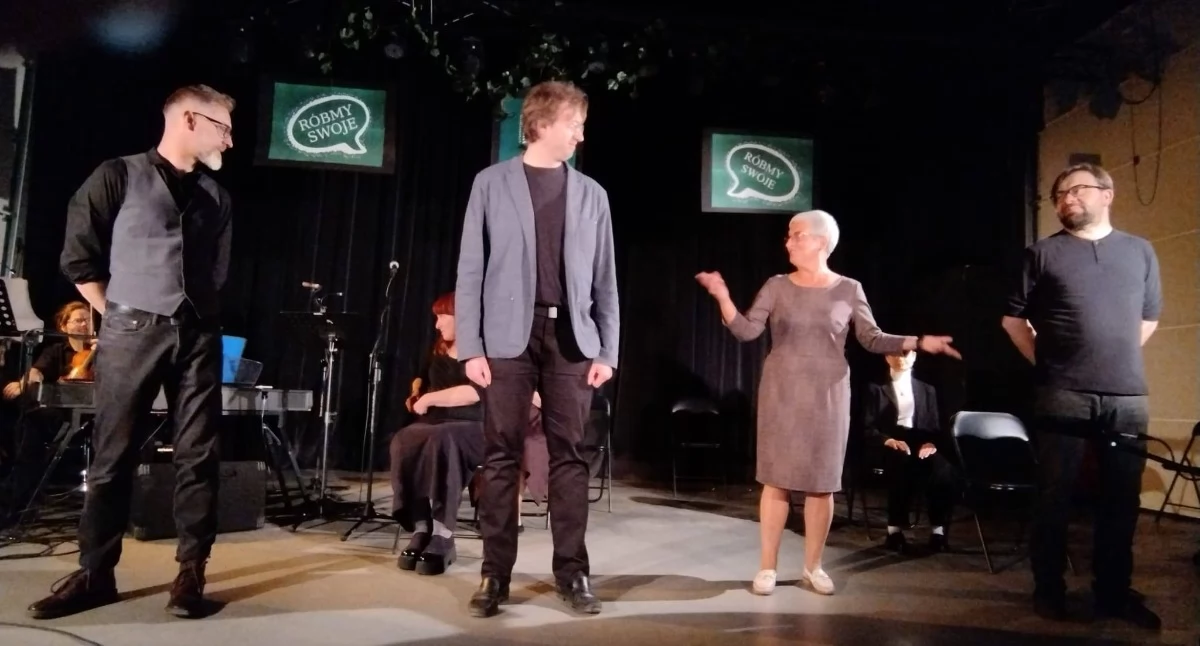 Członkowie Sceny Poezji w MDK wystąpili na scenie w Falenicy w spektaklu “Róbmy swoje”