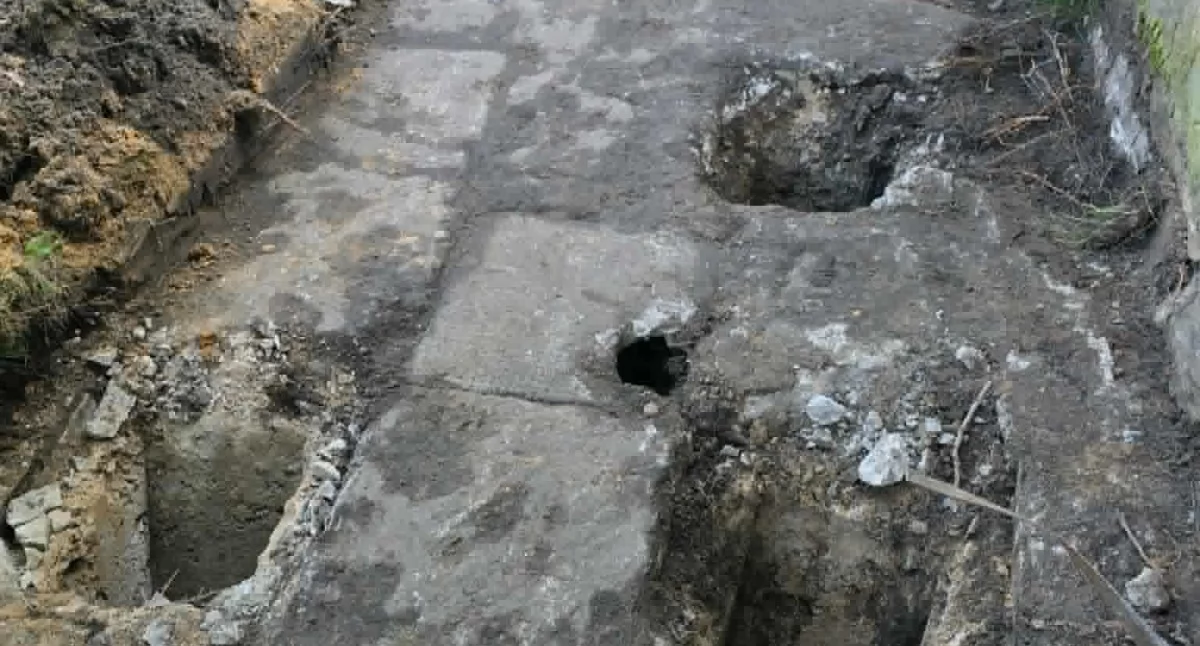 Trwa remont Kinemy. Właśnie odkryto fragment zapory przeciwczołgowej z czasów II wojny światowej
