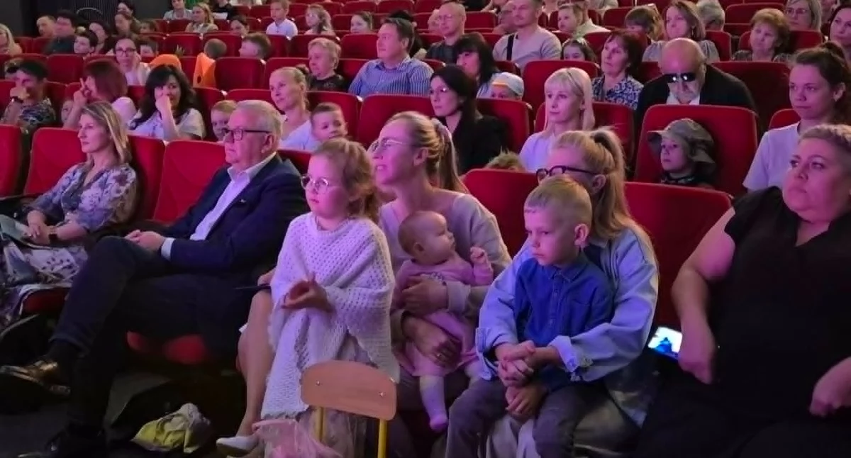 [ZDJĘCIA] Codziennie ćwiczą głoskę po głosce. Piąty festiwal  „Pięknej Mowy” w MDK-u. Gościem specjalnym Artur Andrus