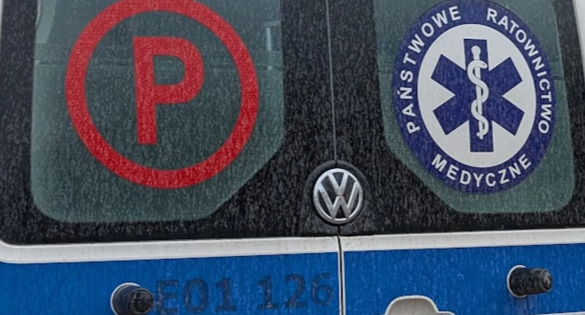10-latek chciał przejść przez ulicę. Wbiegł wprost pod koła Toyoty. Wezwano śmigłowiec LPR