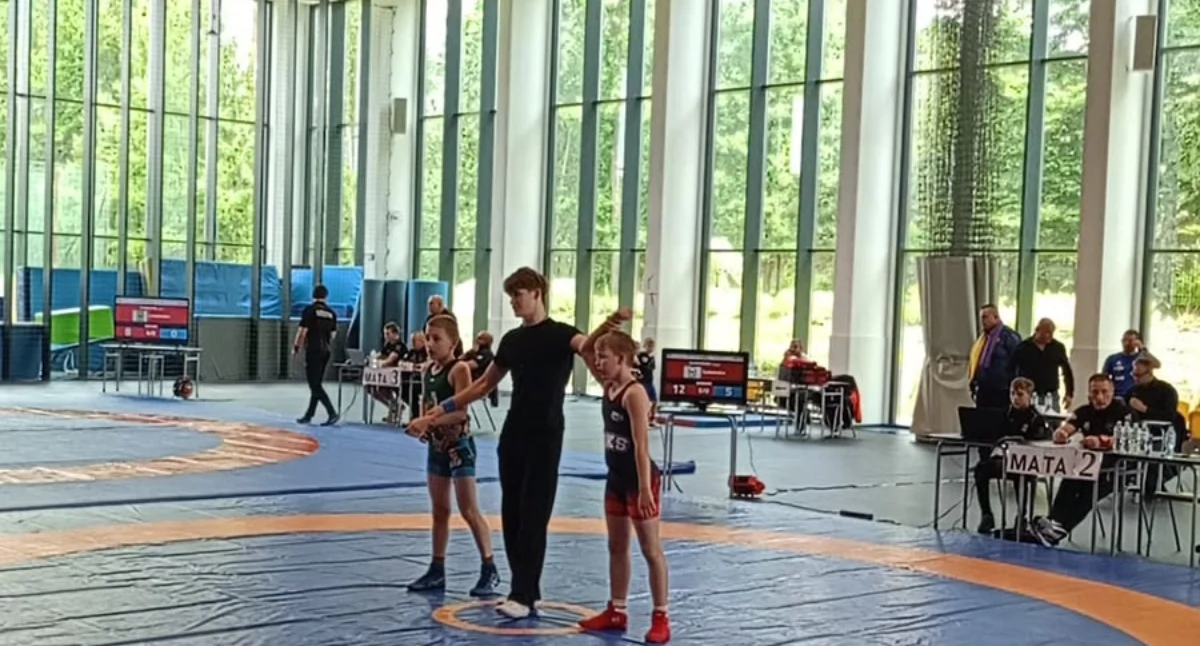 Trzy brązowe medale zawodników UKS-u Zapaśnik na turnieju w Klukach