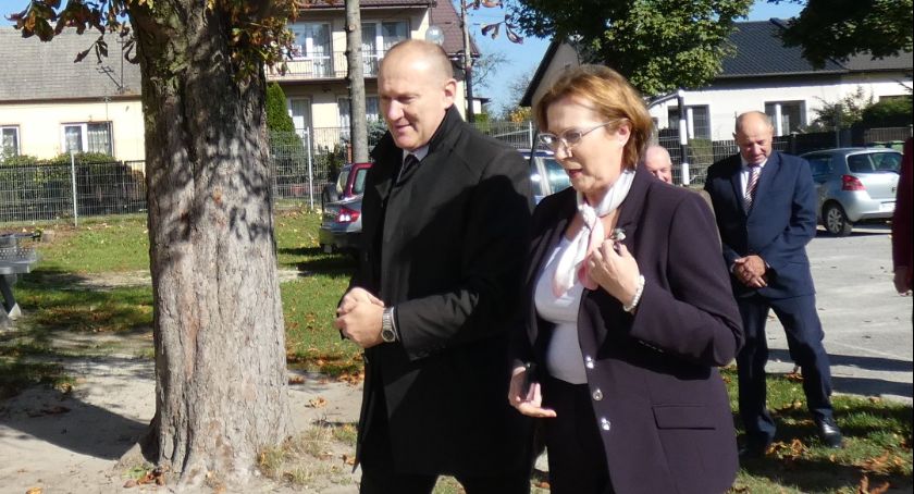 W piątek nastąpiło oficjalne przekazanie szkoły w Gidlach po termomodernizacji