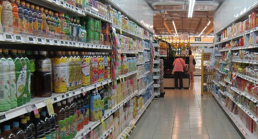 Dwóch mieszkańców Sosnowca kradło w sklepie w Kamieńsku. Grozi im 5 lat więzienia