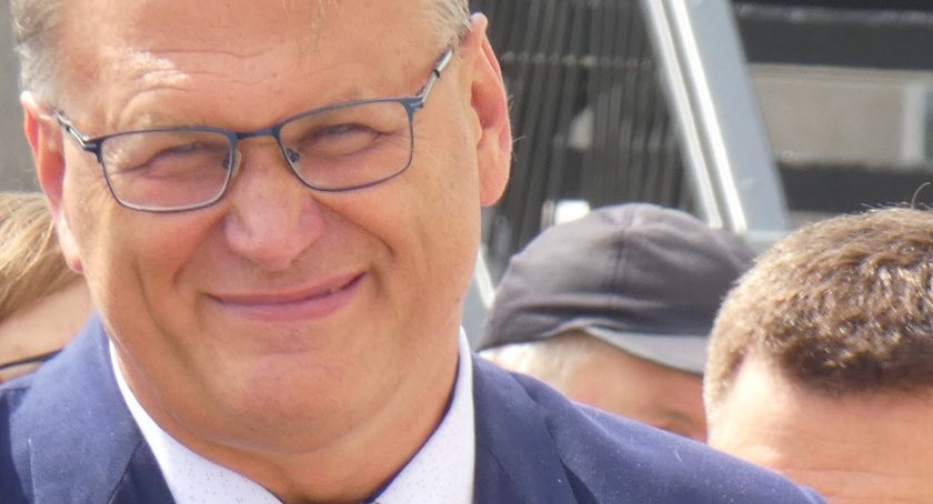 Władza szykuje sobie podwyżki. 20 tys. miesięcznie dla prezydenta, 25 proc. więcej dla radnych