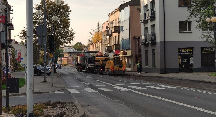 Mieli zacząć w poniedziałek, zaczęli dzisiaj. Przez kilka dni przejazd przez centrum będzie dużo trudniejszy