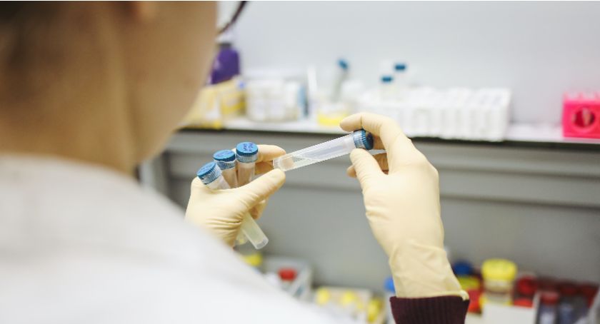 Czwarta fala pandemii się rozpędza. Szpital w Radomsku przygotowuje łóżka covidowe