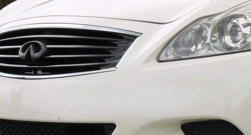 Policjanci znaleźli skradzione Infiniti Q50 w warsztacie. - Naprawiam dla znajomych - powiedział im mechanik